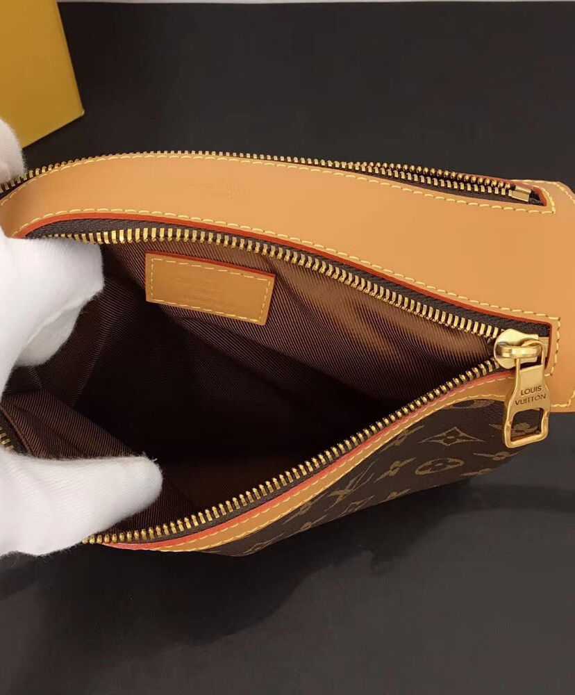 Louis Vuitton Saumur Messenger PM M44879