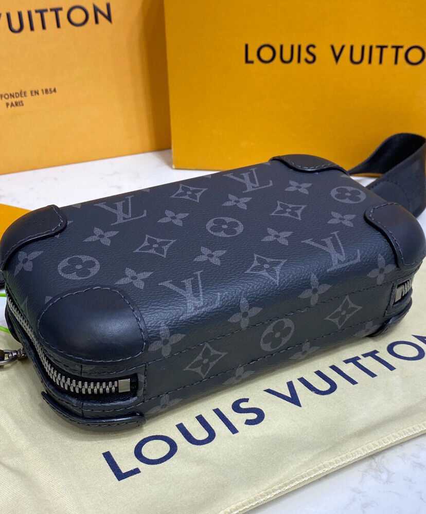 Louis Vuitton Horizon Clutch M45579 Black