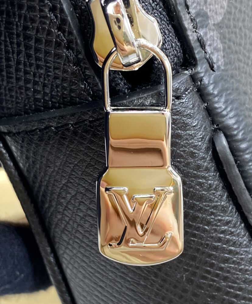 Louis Vuitton Outdoor Slingbag M30741 Black